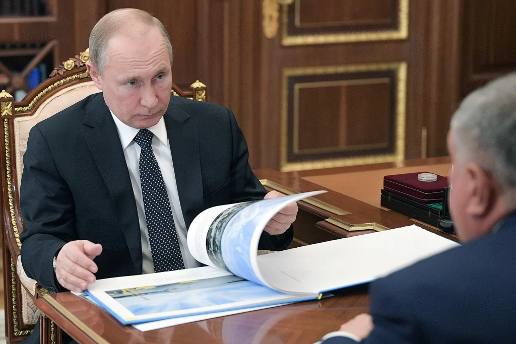 Vladimir-Putin-Igor-Sechin-Russia-GettyImages-1134253813